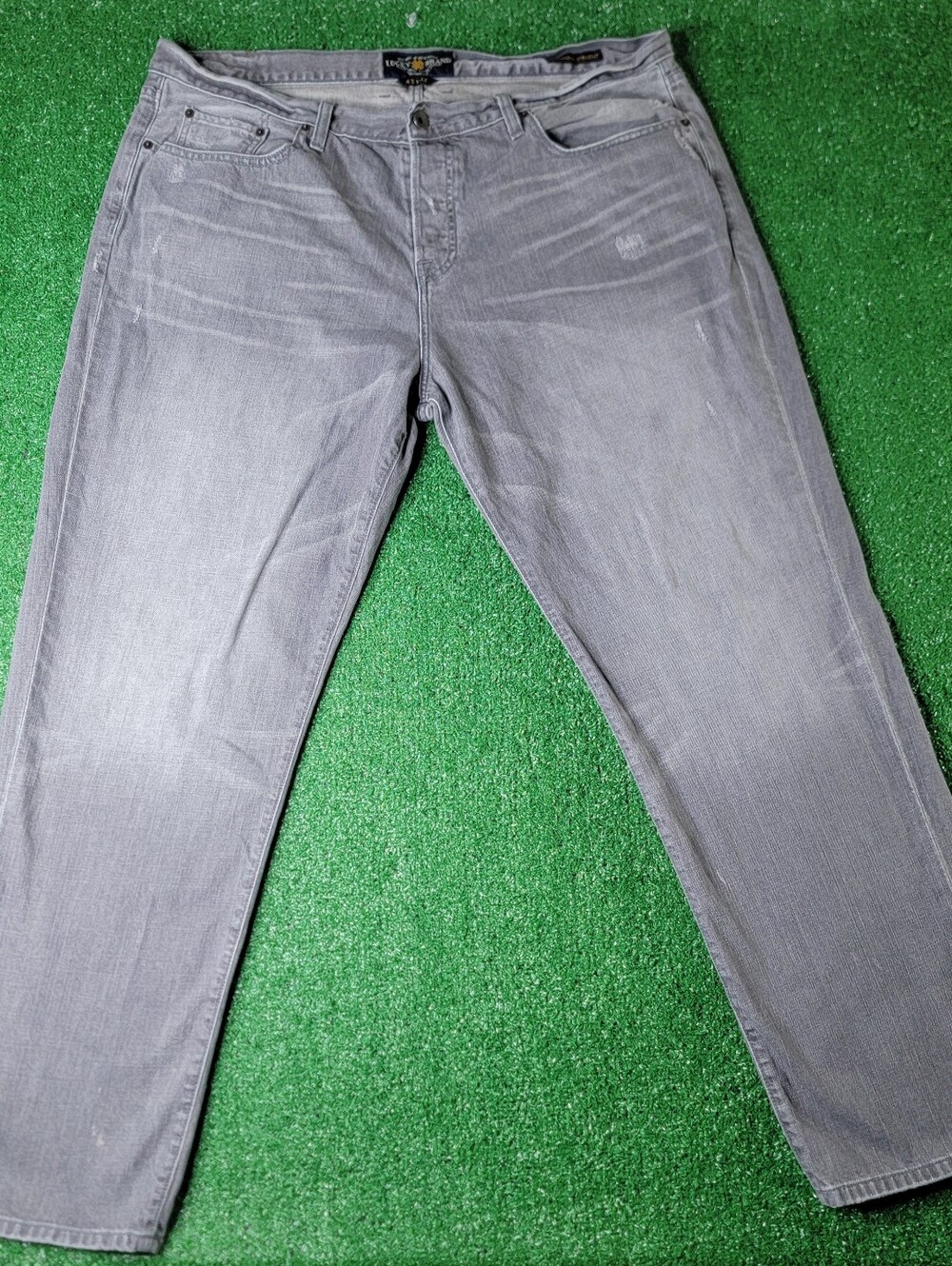 Lucky Brand Men's Relaxed Straight Distressed Gray Denim Jeans 42x32 Pockets Zip